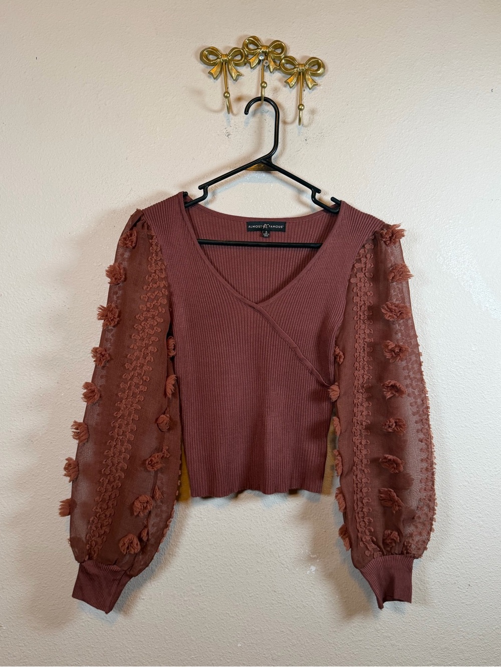 Almost Famous Brown Cropped Textured Puff-Sleeve Faux Wrap Knit Top. Size S